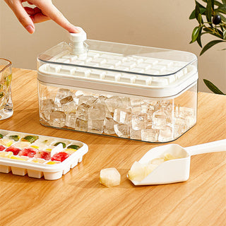 Plastic ice cube tray with lid - BPA-free, stackable and easy to clean