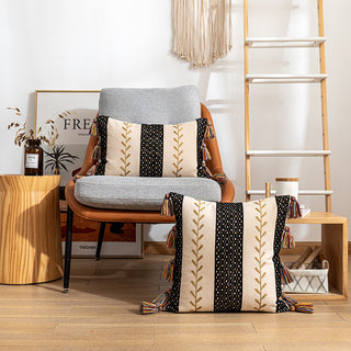 Stylish cushion cover with cotton fringes for the modern home