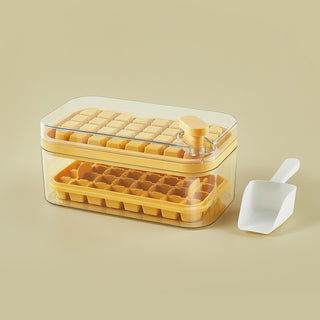 Plastic ice cube tray with lid - BPA-free, stackable and easy to clean