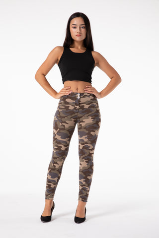 Camouflage Frauen Hose, jetzt bei Darkonia.de bestellen