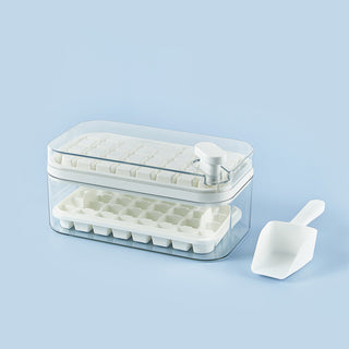 Plastic ice cube tray with lid - BPA-free, stackable and easy to clean