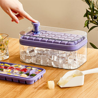 Plastic ice cube tray with lid - BPA-free, stackable and easy to clean